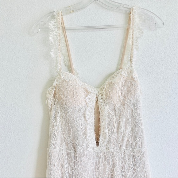 Olia Zavozina Isabelle Lace A-Line Peekaboo Layered Wedding Gown - Picture 5 of 13